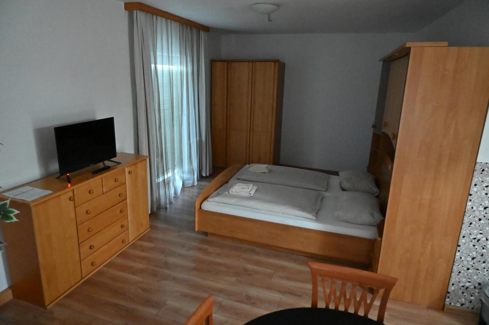 Pension Haus Nova Vídeňské Nové Město Exteriér fotografie