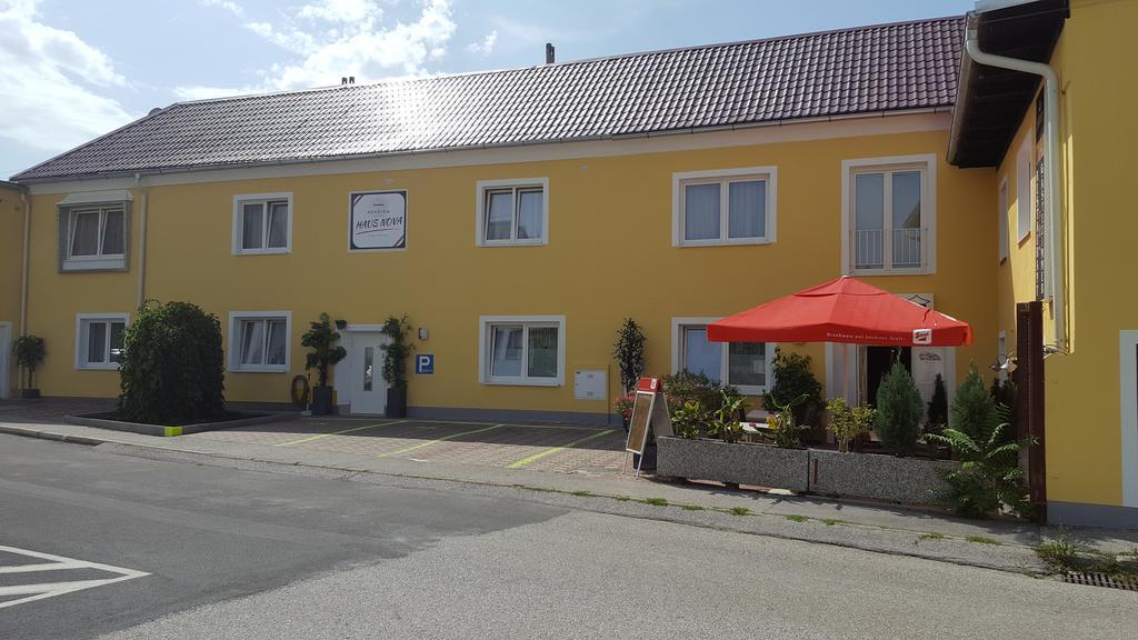 Pension Haus Nova Vídeňské Nové Město Exteriér fotografie